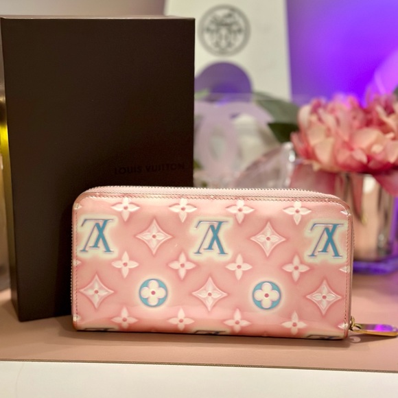 LOUIS VUITTON Limited Japan Edition Vernis Valentine Zippy Wallet - Picture 2 of 10
